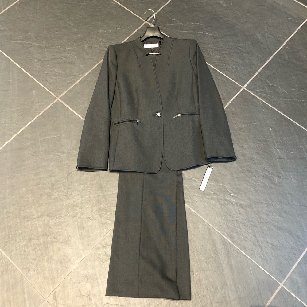 NWT Tahari Gray Suit Size 10